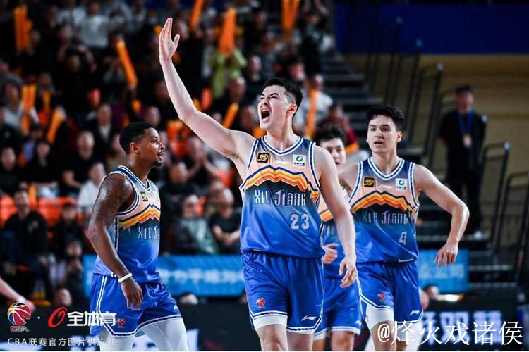 CBA俱乐部杯:约克30分 浙江94-85力克新疆 CBA俱乐部杯:约克30分 浙江94-85力克新疆