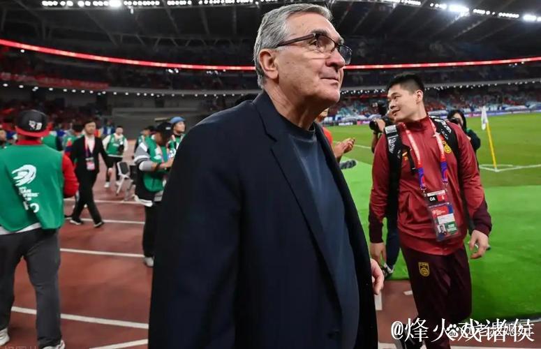 足协终止与国足主帅伊万合作 伊万回家抱孙子