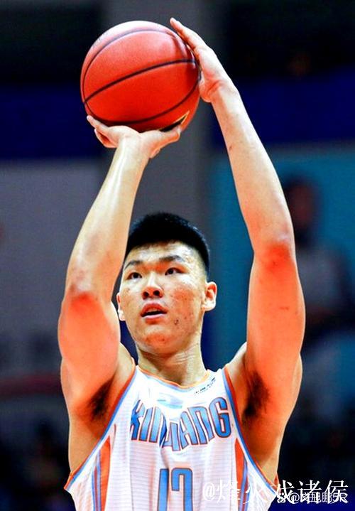 范子铭16+11雷蒙19分 首钢大胜上海总比分1-1 范子铭16+11雷蒙19分 首钢大胜上海总比分1-1